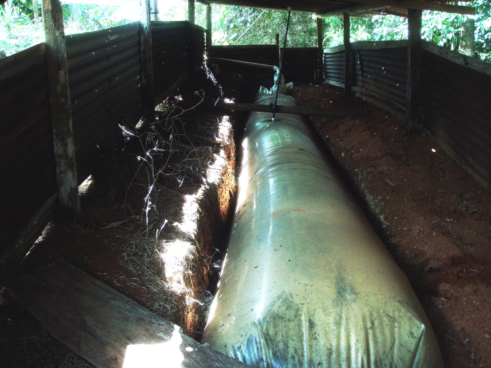 Digestor de bolsas enterrado en funcionamiento