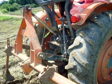 A three-point hitch with toolbar