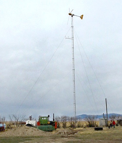 guyed-lattice wind turbine